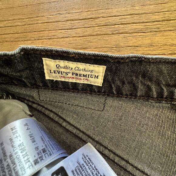 Levi Black Cutoff Jean Shorts - Size 28 - Picture 9 of 9